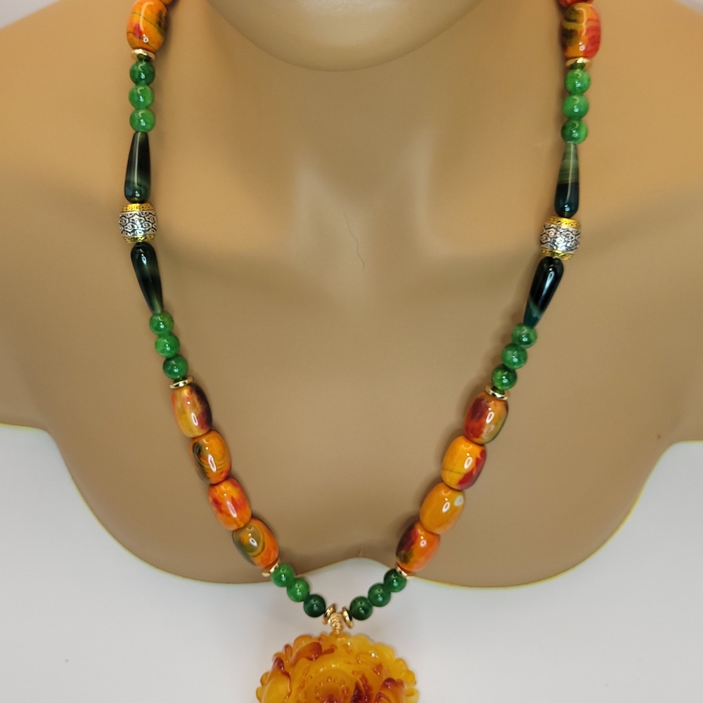 Elegant Multicolor Beaded Necklace